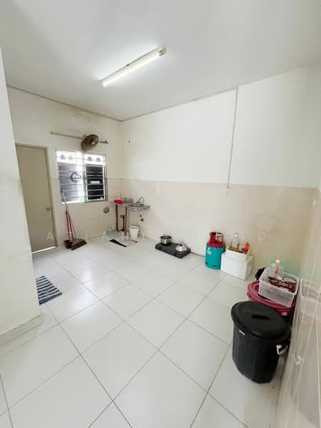 2-storey Terraced House for Sale in Taman Pelangi Semenyih 2 (Semenyih) - Aziani Ahmad - Kitchen - PropertyGuru.com.my