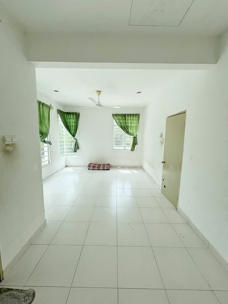 2-storey Terraced House for Sale in Taman Pelangi Semenyih 2 (Semenyih) - Aziani Ahmad - Master BedRoom - PropertyGuru.com.my