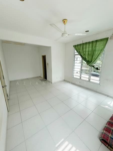 2-storey Terraced House for Sale in Taman Pelangi Semenyih 2 (Semenyih) - Aziani Ahmad - Master BedRoom - PropertyGuru.com.my