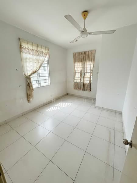 2-storey Terraced House for Sale in Taman Pelangi Semenyih 2 (Semenyih) - Aziani Ahmad - BedRoom 2 - PropertyGuru.com.my