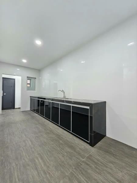 Rumah Teres 1 Tingkat untuk Dijual di Taman Puteri Wangsa (Ulu Tiram) - Ck Leow - Kitchen - PropertyGuru.com.my