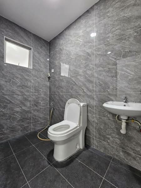 Rumah Teres 1 Tingkat untuk Dijual di Taman Puteri Wangsa (Ulu Tiram) - Ck Leow - Bathroom - PropertyGuru.com.my