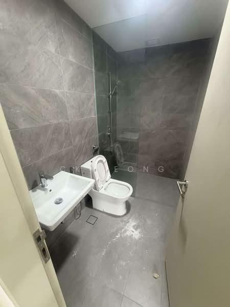 Kondominium untuk Disewa di Quinn Residence - CK Teong - Bathroom - PropertyGuru.com.my