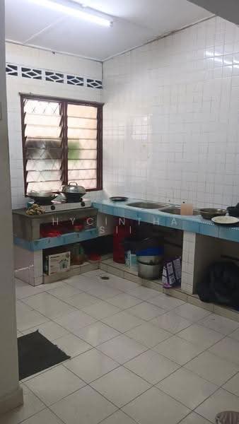 Rumah Teres 2-Tingkat untuk Dijual di Seri Kembangan (Selangor) - Hycintha Sii - Kitchen - PropertyGuru.com.my