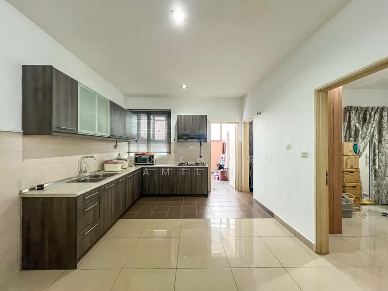 3-storey Terraced House for Sale in Cyberjaya (Selangor) - Mohd Khairul Amilin - Kitchen - PropertyGuru.com.my