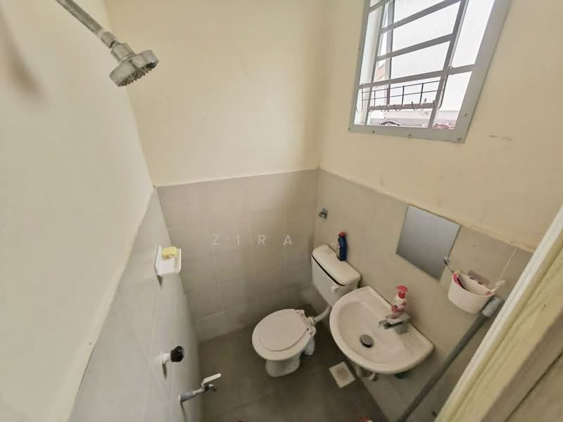 2-storey Terraced House for Sale in Taman Scientex Pasir Gudang (Pasir Gudang) - Zira . - Bathroom - PropertyGuru.com.my