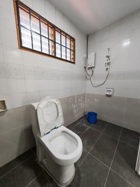 Rumah Teres 2 Tingkat untuk Dijual di Taman Johor Jaya (Johor Bahru) - Lee Chin Wong - Bathroom - PropertyGuru.com.my