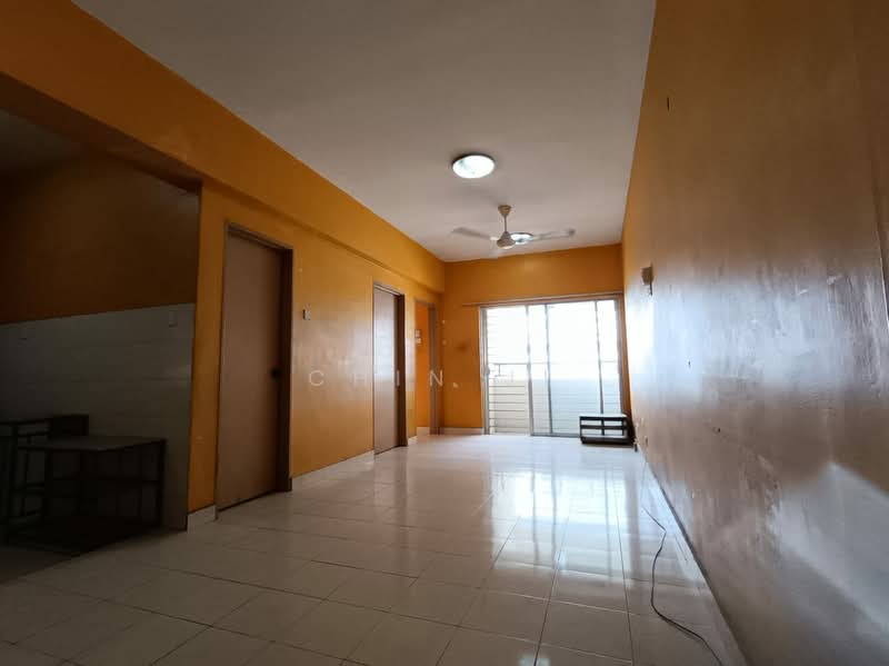 Pangsapuri untuk Dijual di Pangsapuri Persanda - Chin JL - Living Room - PropertyGuru.com.my