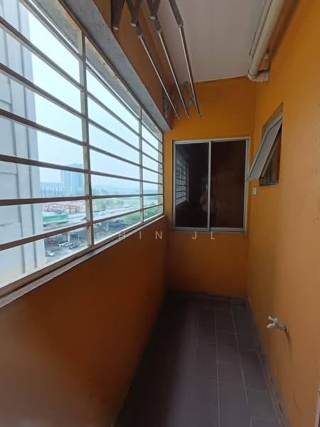 Pangsapuri untuk Dijual di Pangsapuri Persanda - Chin JL - Balcony - PropertyGuru.com.my