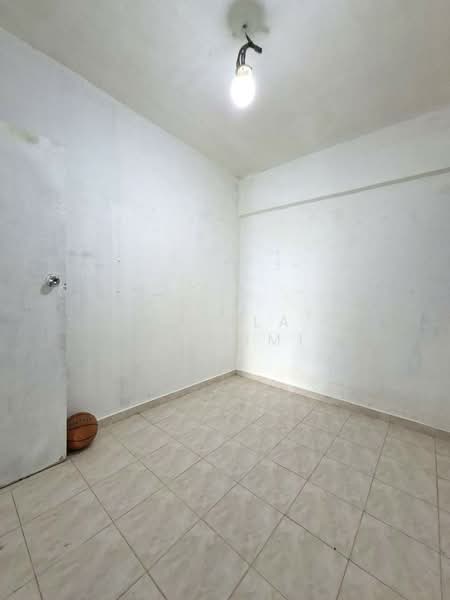 Apartment for Sale at Golden Villa - Yazila Sulaimi - Bedroom 2 - PropertyGuru.com.my