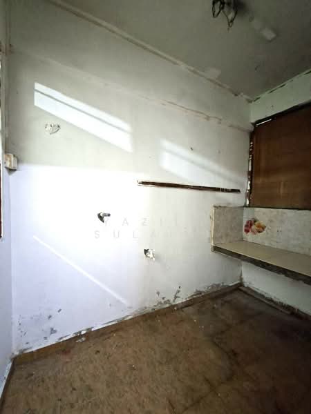 Apartment for Sale at Golden Villa - Yazila Sulaimi - Yard/wet kitchen - PropertyGuru.com.my
