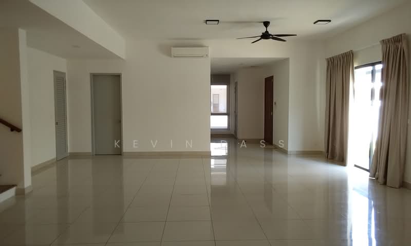Rumah Berkembar untuk Dijual di Bandar Tropicana Aman (Telok Panglima Garang) - Kevin Dass - Living Room - PropertyGuru.com.my