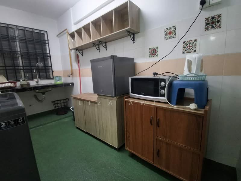 Flat for Rent at Putra Damai - Liza Awi - Kitchen - PropertyGuru.com.my