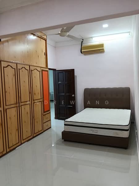 1-storey Terraced House for Rent in Taman Pelangi (Johor Bahru) - Andrew Ang - Bedroom - PropertyGuru.com.my