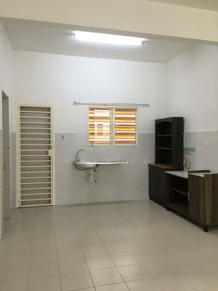 Rumah Bandar untuk Dijual di Saujana Utama (Selangor) - Chin JL - Kitchen - PropertyGuru.com.my