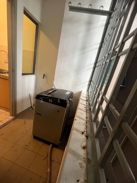 Pangsapuri untuk Dijual di Danga View Apartment - Janet Loh - Balcony - PropertyGuru.com.my