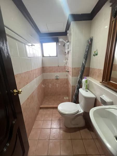 Pangsapuri untuk Dijual di Danga View Apartment - Janet Loh - Bathroom - PropertyGuru.com.my