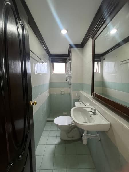 Pangsapuri untuk Dijual di Danga View Apartment - Janet Loh - Bathroom - PropertyGuru.com.my