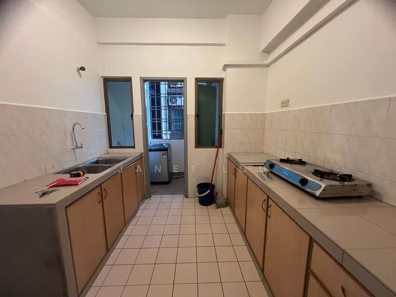 Pangsapuri untuk Dijual di Danga View Apartment - Janet Loh - Kitchen - PropertyGuru.com.my
