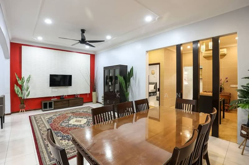 Rumah Teres 2 Tingkat untuk Dijual di Kota Damansara (Selangor) - Hanif Kasmani - Living Room - PropertyGuru.com.my