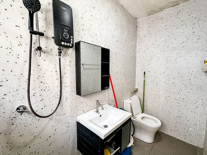 Rumah Teres 2 Tingkat untuk Dijual di Semenyih (Selangor) - Fauzan bin Sahrom - Bathroom - PropertyGuru.com.my