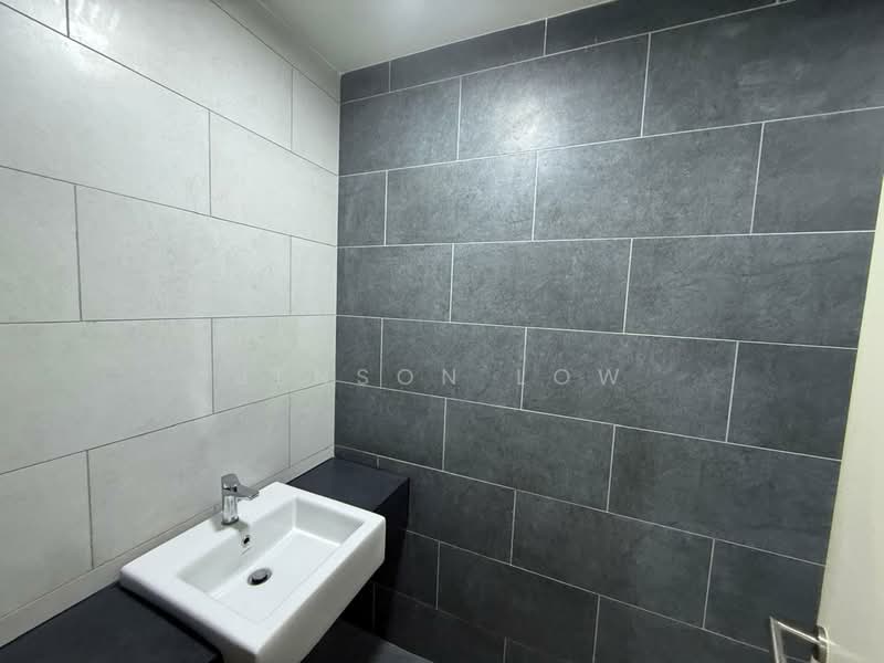 Service Residence for Sale at Paisley @ Tropicana Metropark - Jenson Low - Bathroom - PropertyGuru.com.my