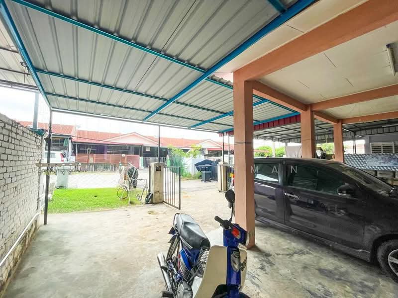 1-storey Terraced House for Sale in Lukut (Negeri Sembilan) - Azrul Othman - Exterior - PropertyGuru.com.my