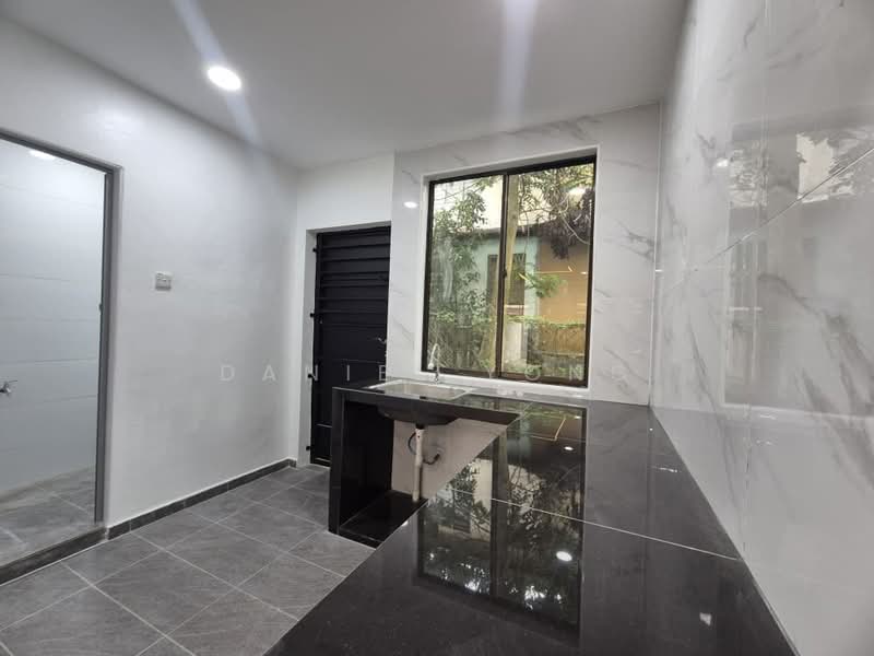Rumah Teres untuk Dijual di Taman Nusa Damai (Pasir Gudang) - Daniel Yong - Kitchen - PropertyGuru.com.my
