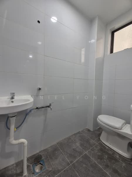 Rumah Teres untuk Dijual di Taman Nusa Damai (Pasir Gudang) - Daniel Yong - Bathroom - PropertyGuru.com.my