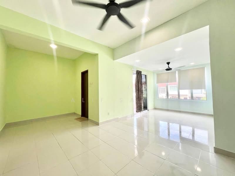 Rumah Teres 2 Tingkat untuk Dijual di Semenyih (Selangor) - Alif Saad - Living Room - PropertyGuru.com.my