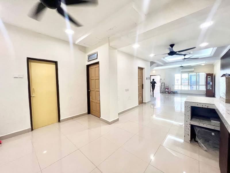 Rumah Teres 2 Tingkat untuk Dijual di Semenyih (Selangor) - Alif Saad - Living Room - PropertyGuru.com.my