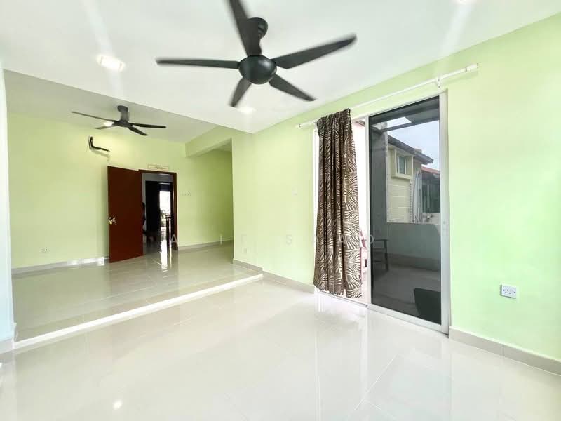 Rumah Teres 2 Tingkat untuk Dijual di Semenyih (Selangor) - Alif Saad - Living Room - PropertyGuru.com.my
