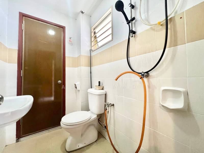Rumah Teres 2 Tingkat untuk Dijual di Semenyih (Selangor) - Alif Saad - Bathroom - PropertyGuru.com.my