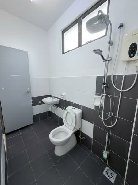 Rumah Teres 2 Tingkat untuk Dijual di Bandar Bistari Perdana (Pasir Gudang) - Zack Chow - Bathroom - PropertyGuru.com.my