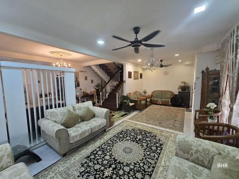 Rumah Berkembar untuk Dijual di Bandar Baru Bangi (Selangor) - Mohd Faizal - Living Room - PropertyGuru.com.my