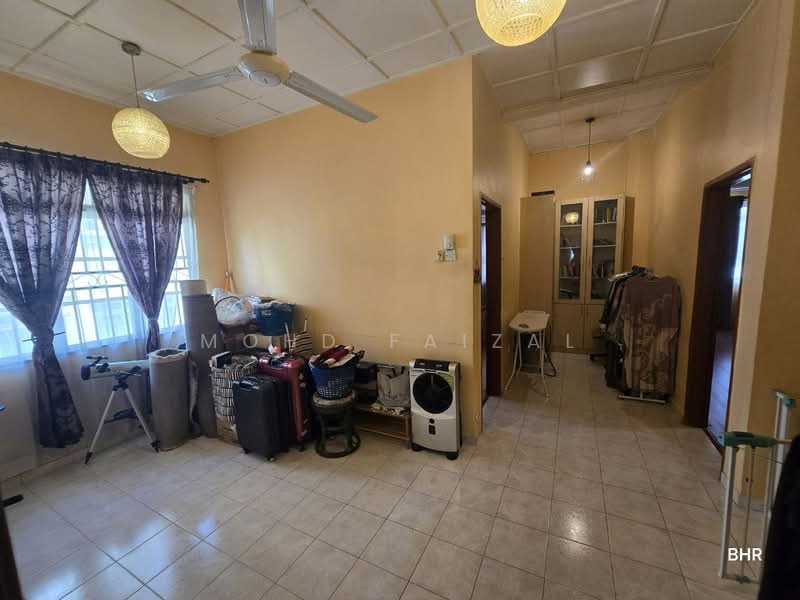 Rumah Berkembar untuk Dijual di Bandar Baru Bangi (Selangor) - Mohd Faizal - Living Room - PropertyGuru.com.my