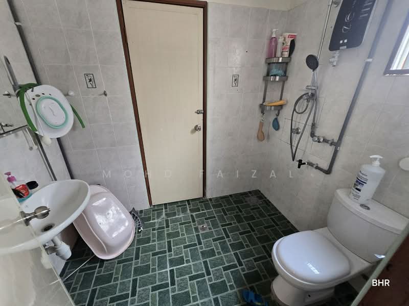 Rumah Berkembar untuk Dijual di Bandar Baru Bangi (Selangor) - Mohd Faizal - Bathroom - PropertyGuru.com.my