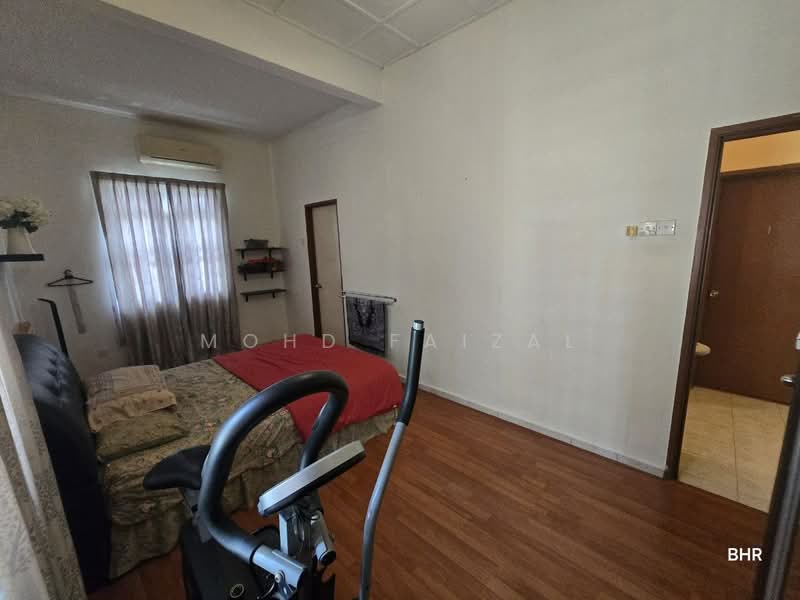 Rumah Berkembar untuk Dijual di Bandar Baru Bangi (Selangor) - Mohd Faizal - Bedroom - PropertyGuru.com.my
