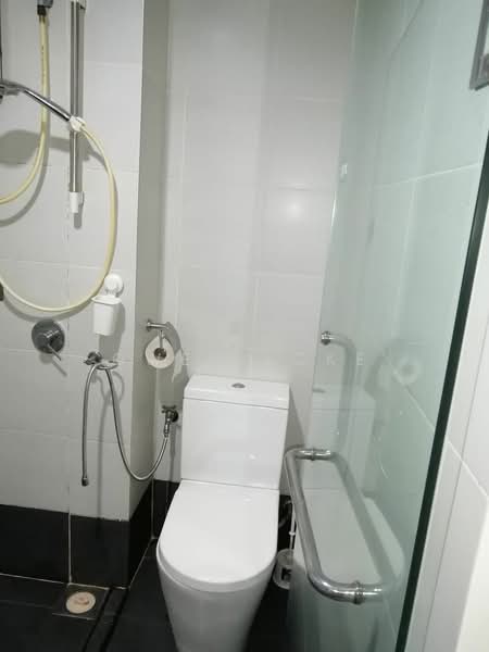 Servis Apartment untuk Disewa di Centrestage Designer Suite - Owen Loke - Bathroom - PropertyGuru.com.my