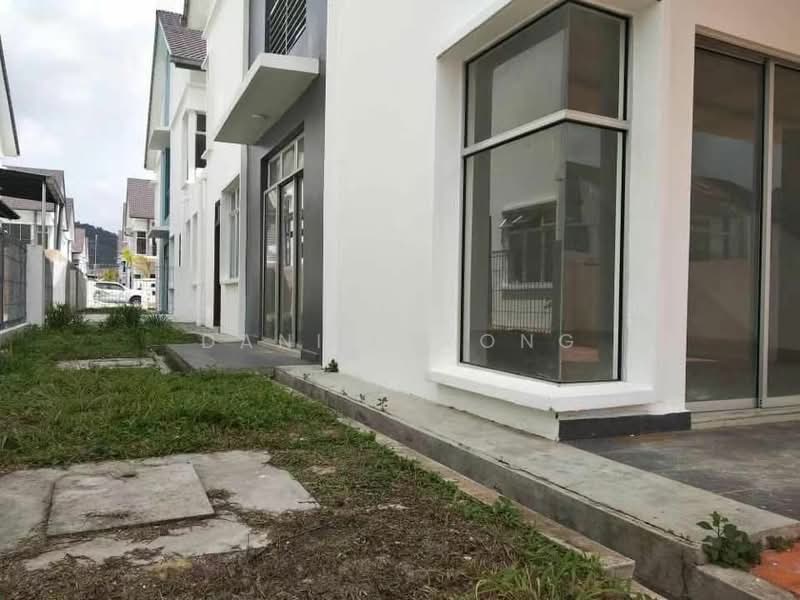 Cluster House for Sale in Nusantara Prima (Gelang Patah) - Daniel Yong - Exterior - PropertyGuru.com.my
