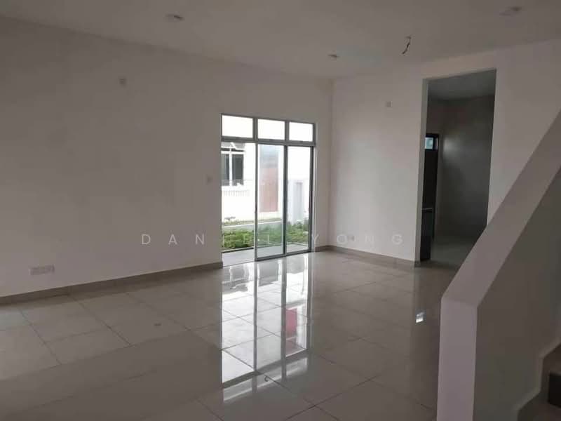 Cluster House for Sale in Nusantara Prima (Gelang Patah) - Daniel Yong - Living Room - PropertyGuru.com.my