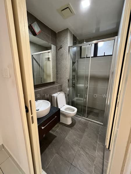 Servis Apartment untuk Dijual di Isola - Herman Thow - Bathroom - PropertyGuru.com.my