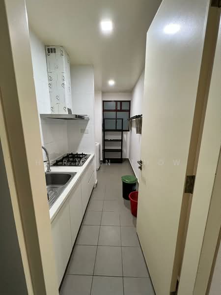 Servis Apartment untuk Dijual di Isola - Herman Thow - Kitchen - PropertyGuru.com.my