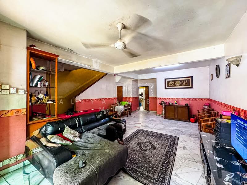 2-storey Terraced House for Sale in Pjs 5 (Petaling Jaya) - Faliyana binti Muda - Living Room - PropertyGuru.com.my