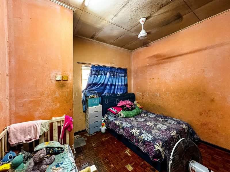 2-storey Terraced House for Sale in Pjs 5 (Petaling Jaya) - Faliyana binti Muda - Bedroom - PropertyGuru.com.my