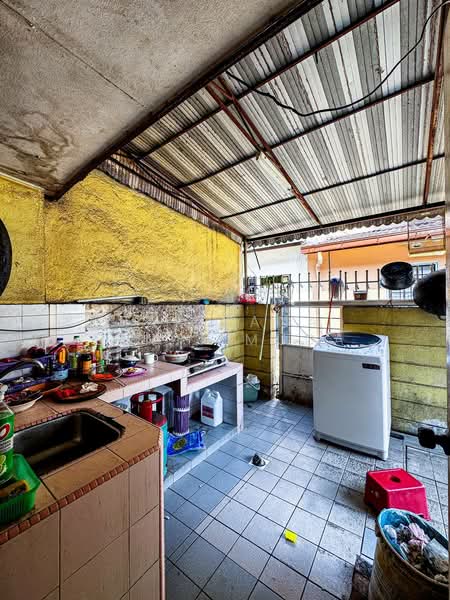 2-storey Terraced House for Sale in Pjs 5 (Petaling Jaya) - Faliyana binti Muda - Kitchen - PropertyGuru.com.my