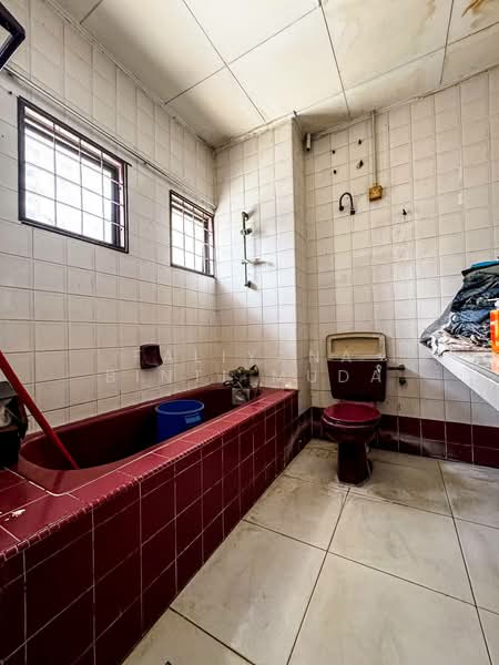 2-storey Terraced House for Sale in Pjs 5 (Petaling Jaya) - Faliyana binti Muda - Bathroom - PropertyGuru.com.my