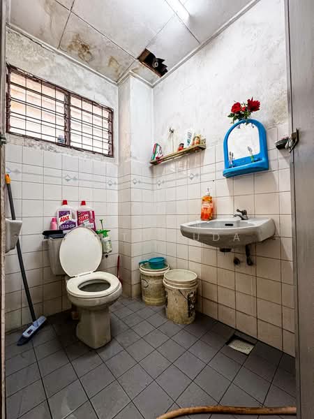 2-storey Terraced House for Sale in Pjs 5 (Petaling Jaya) - Faliyana binti Muda - Bathroom - PropertyGuru.com.my