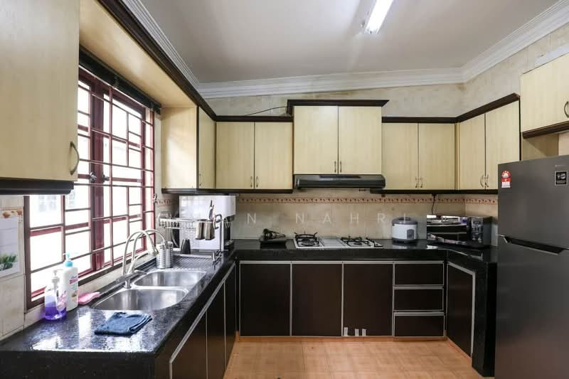 Rumah Teres 2 Tingkat untuk Dijual di Seksyen 5 (Kota Damansara) - Ilman Nahri - Kitchen - PropertyGuru.com.my
