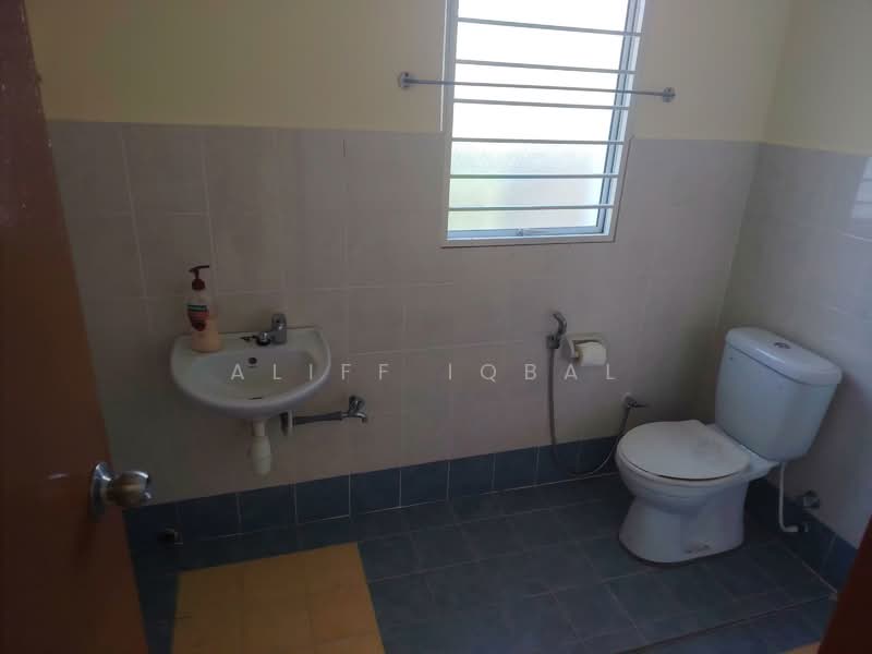 Rumah Banglo untuk Disewa di Lavender Heights (Senawang) - Aliff Iqbal - Bathroom - PropertyGuru.com.my